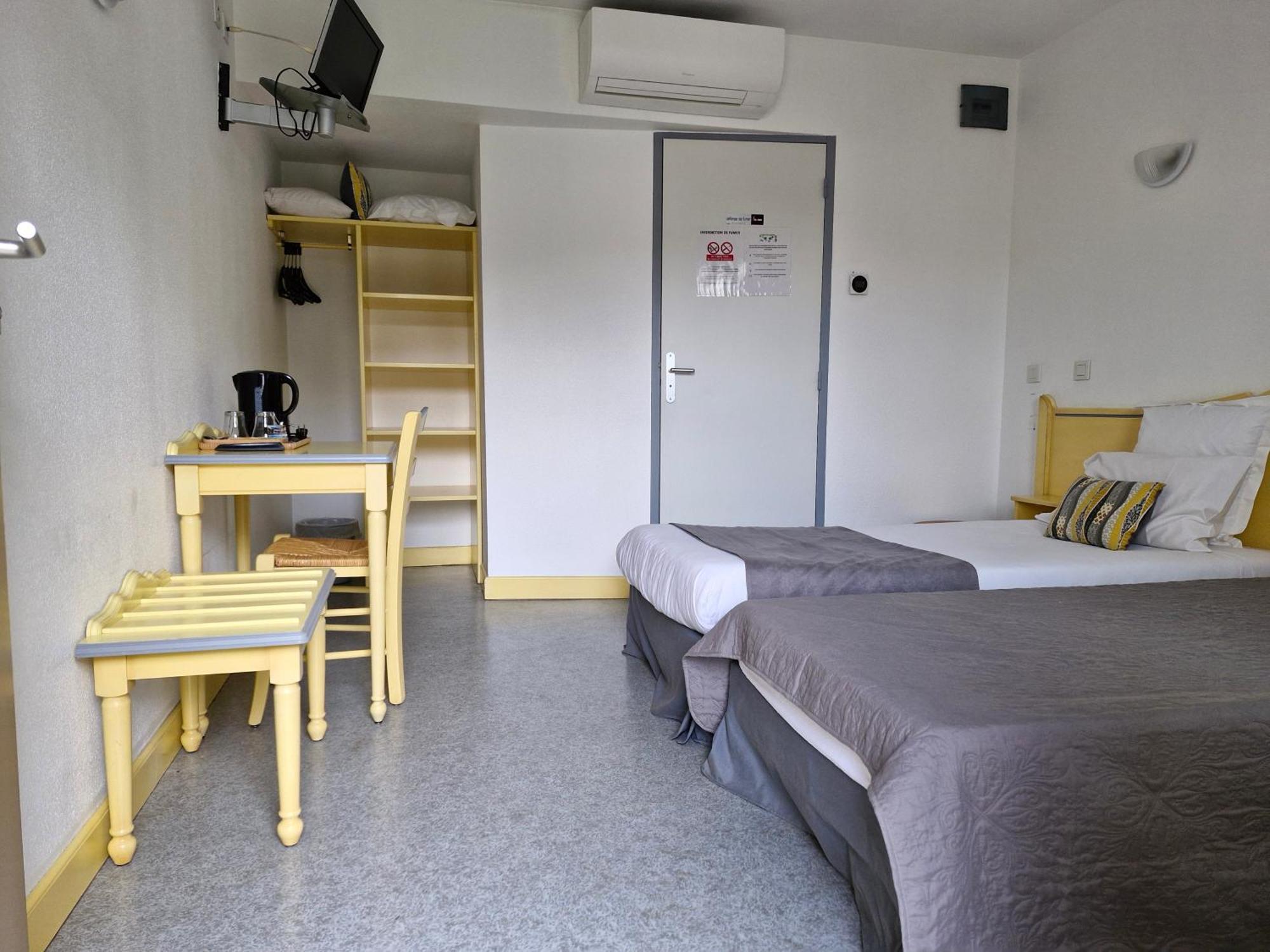 Hotel Le Vanseen Les Vans Exterior photo