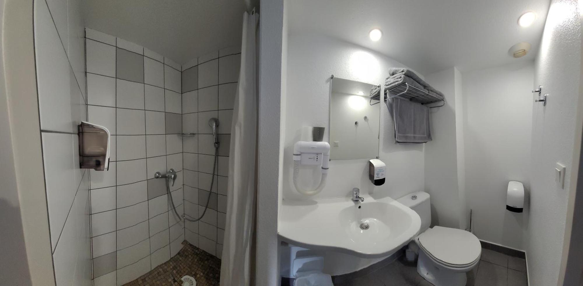 Hotel Le Vanseen Les Vans Exterior photo