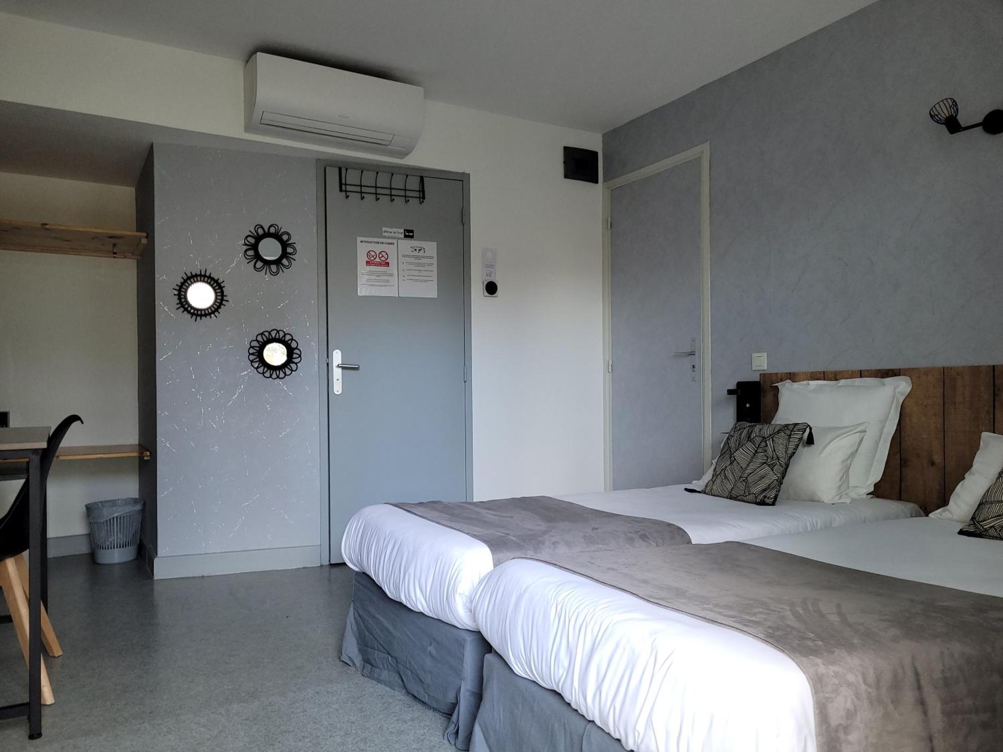 Hotel Le Vanseen Les Vans Exterior photo