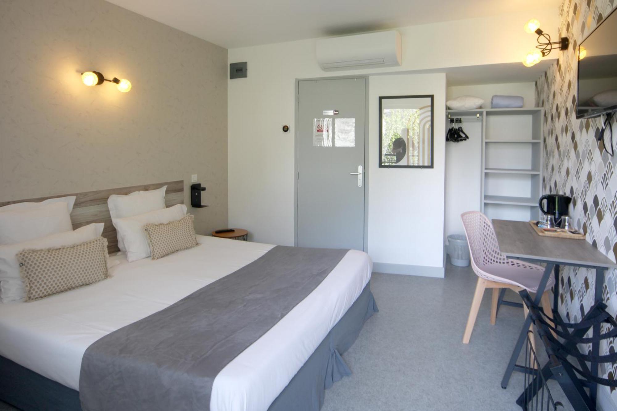 Hotel Le Vanseen Les Vans Exterior photo