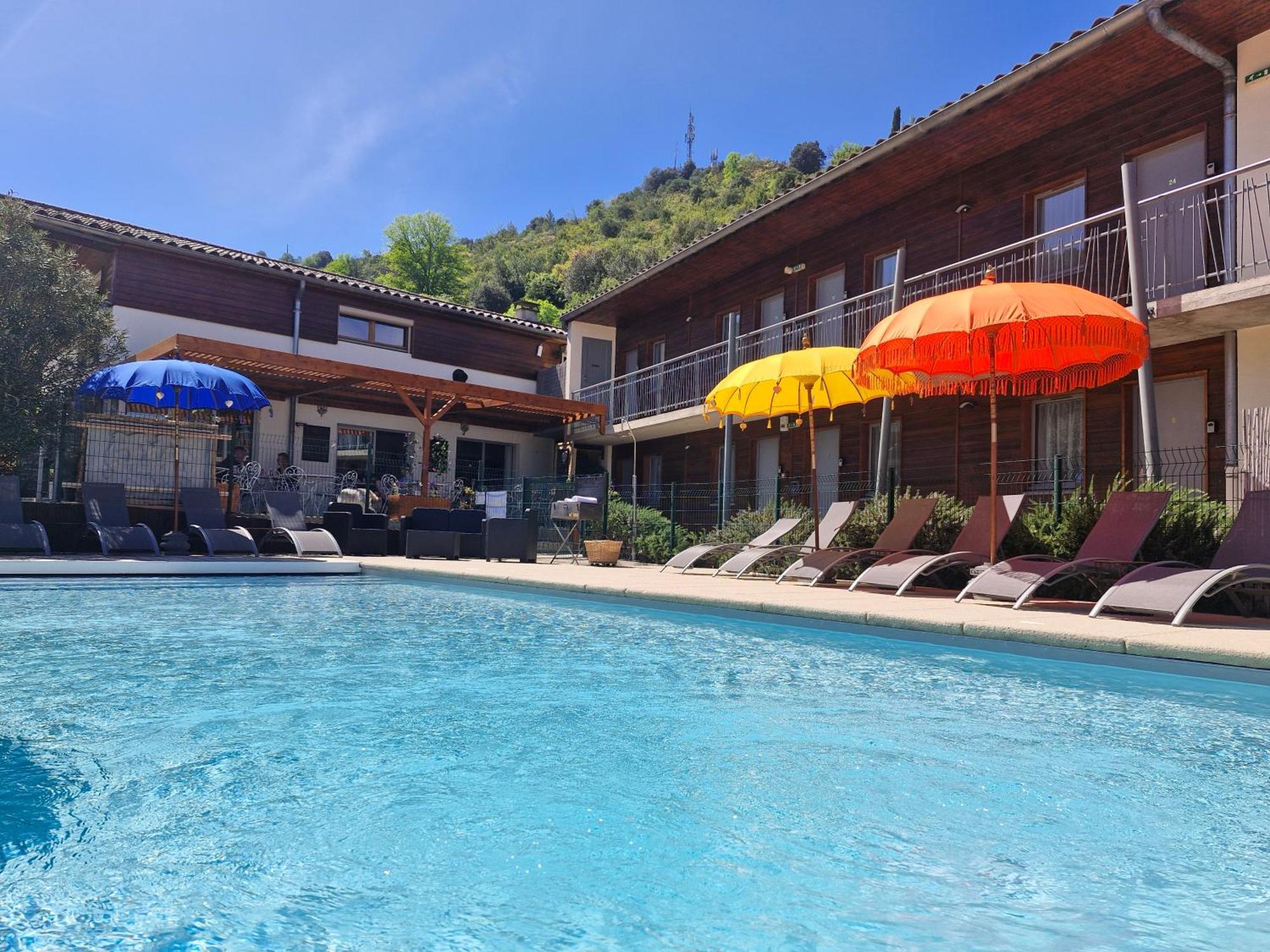 Hotel Le Vanseen Les Vans Exterior photo