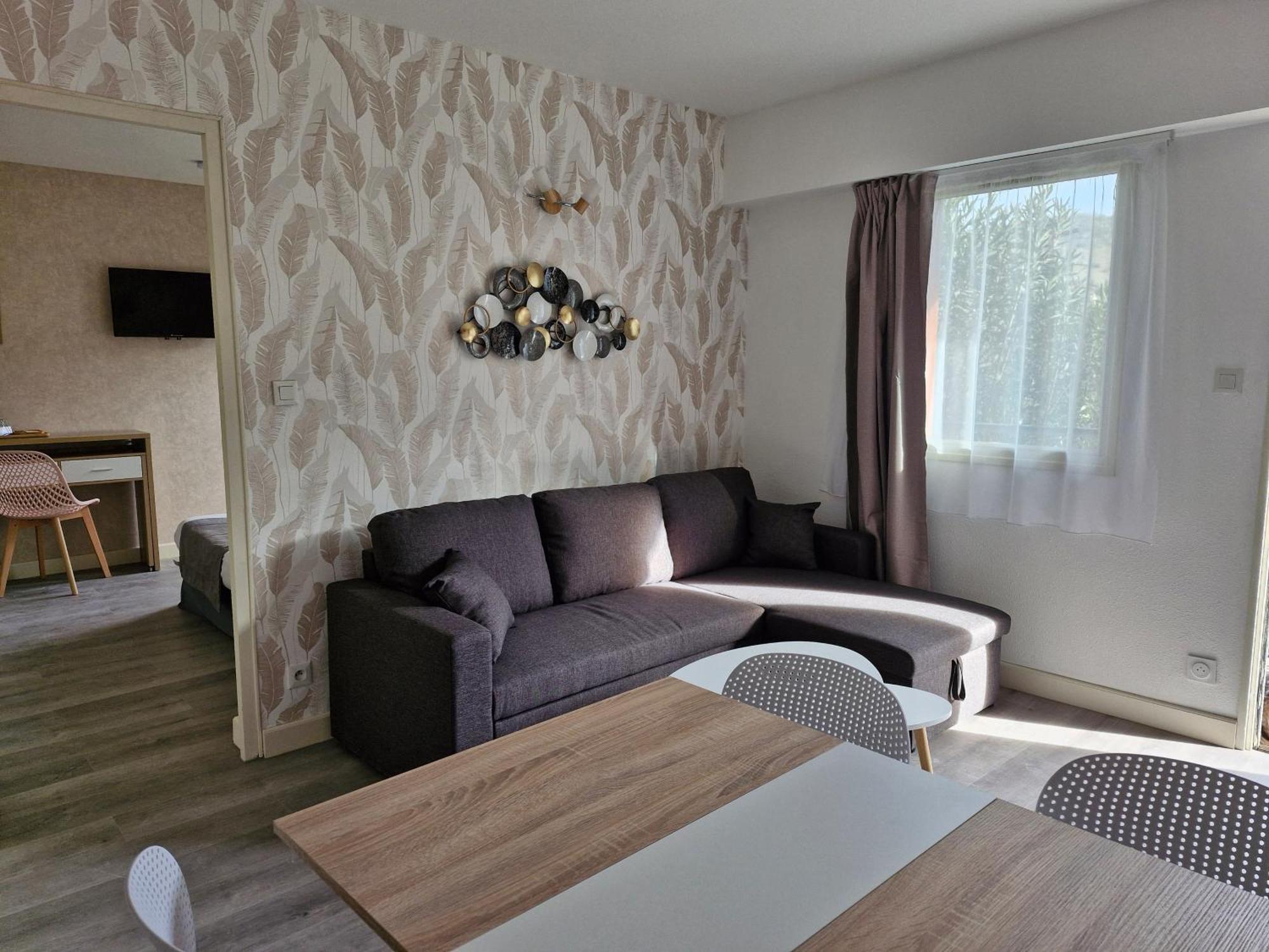 Hotel Le Vanseen Les Vans Exterior photo